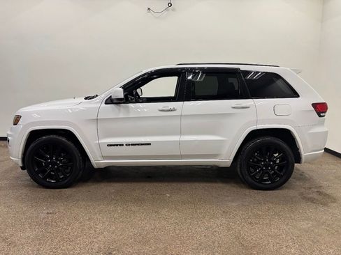Used 2018 Jeep Grand Cherokee Altitude AWD/4WD image 2
