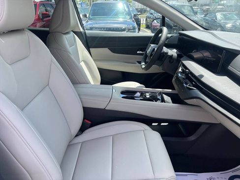 Used 2025 Nissan Murano SV FWD image 8