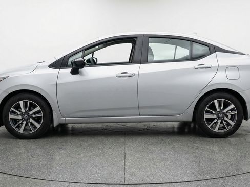 Used 2025 Nissan Versa SV FWD image 5