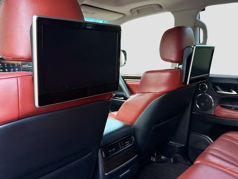 Used 2020 Lexus LX 570 4WD w/ Luxury Package image 26