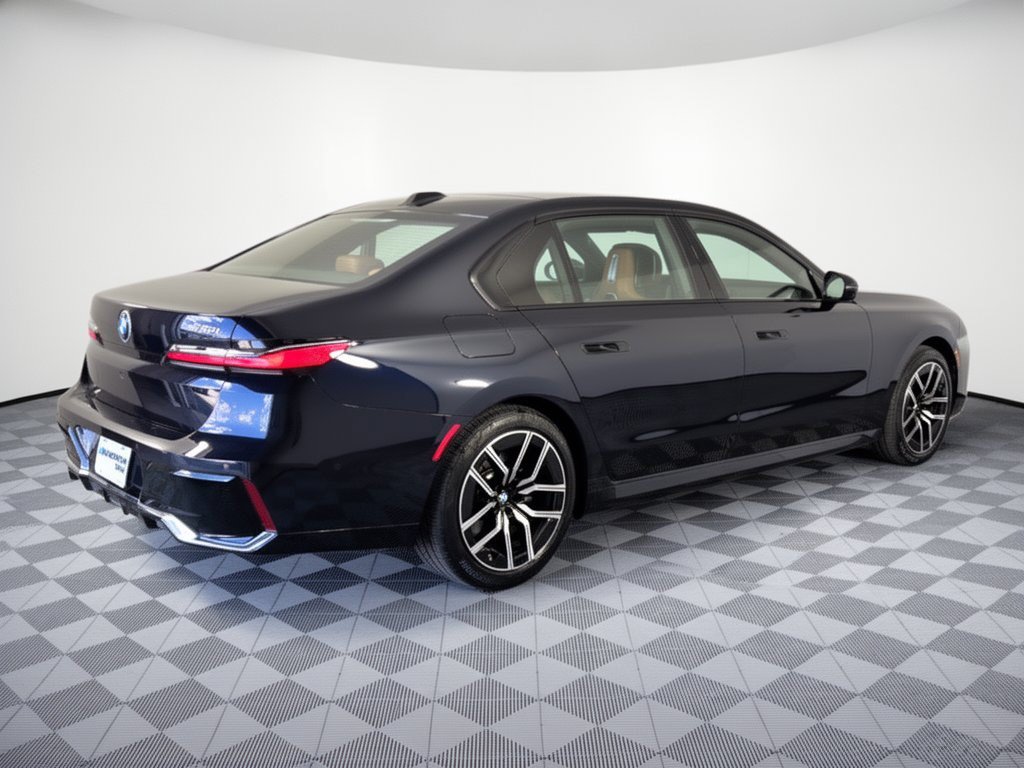 Used 2026 BMW 740i RWD image 9