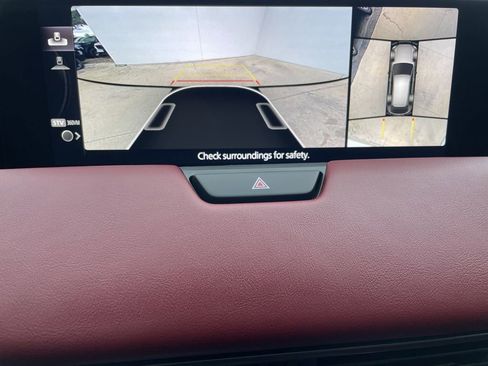 Used 2025 MAZDA CX-70 Plug-In Hybrid w/ Premium Plus AWD/4WD image 11