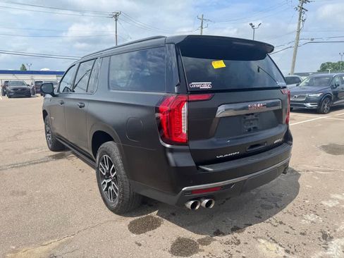 Used 2024 GMC Yukon XL AT4 w/ AT4 Premium Plus Package AWD/4WD image 7