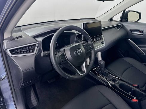 Certified 2025 Toyota Corolla Cross XLE FWD image 9