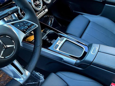 Used 2025 Mercedes-Benz GLB 250 image 16