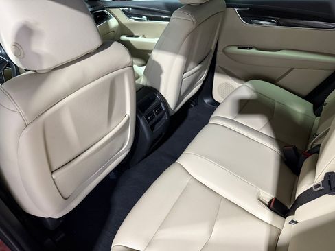 Used 2019 Cadillac XT5 FWD image 32