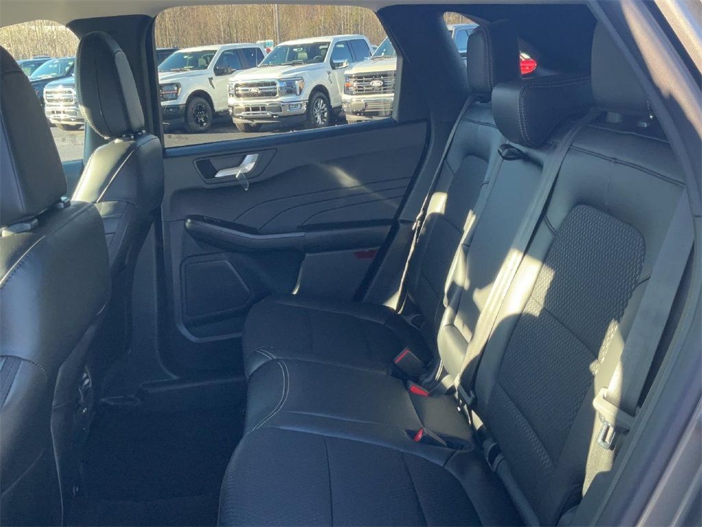 New 2025 Ford Escape SE FWD image 12