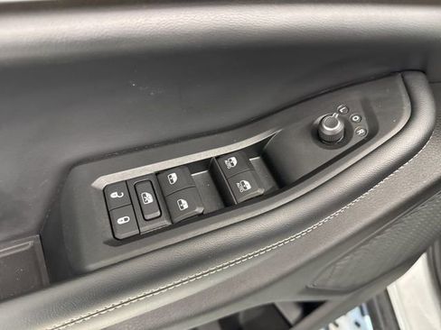 Used 2023 Jeep Grand Cherokee Limited w/ Luxury Tech Group II image 20