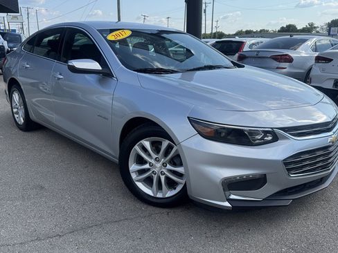 Used 2017 Chevrolet Malibu LT FWD image 2