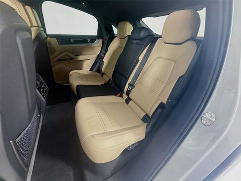 New 2026 Porsche Cayenne Coupe image 21