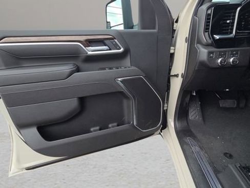 New 2026 GMC Sierra 2500 SLE w/ Preferred Package image 24