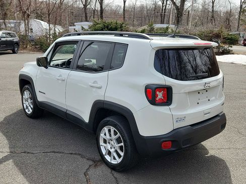 Certified 2022 Jeep Renegade Latitude w/ Sun/Sound Group image 4