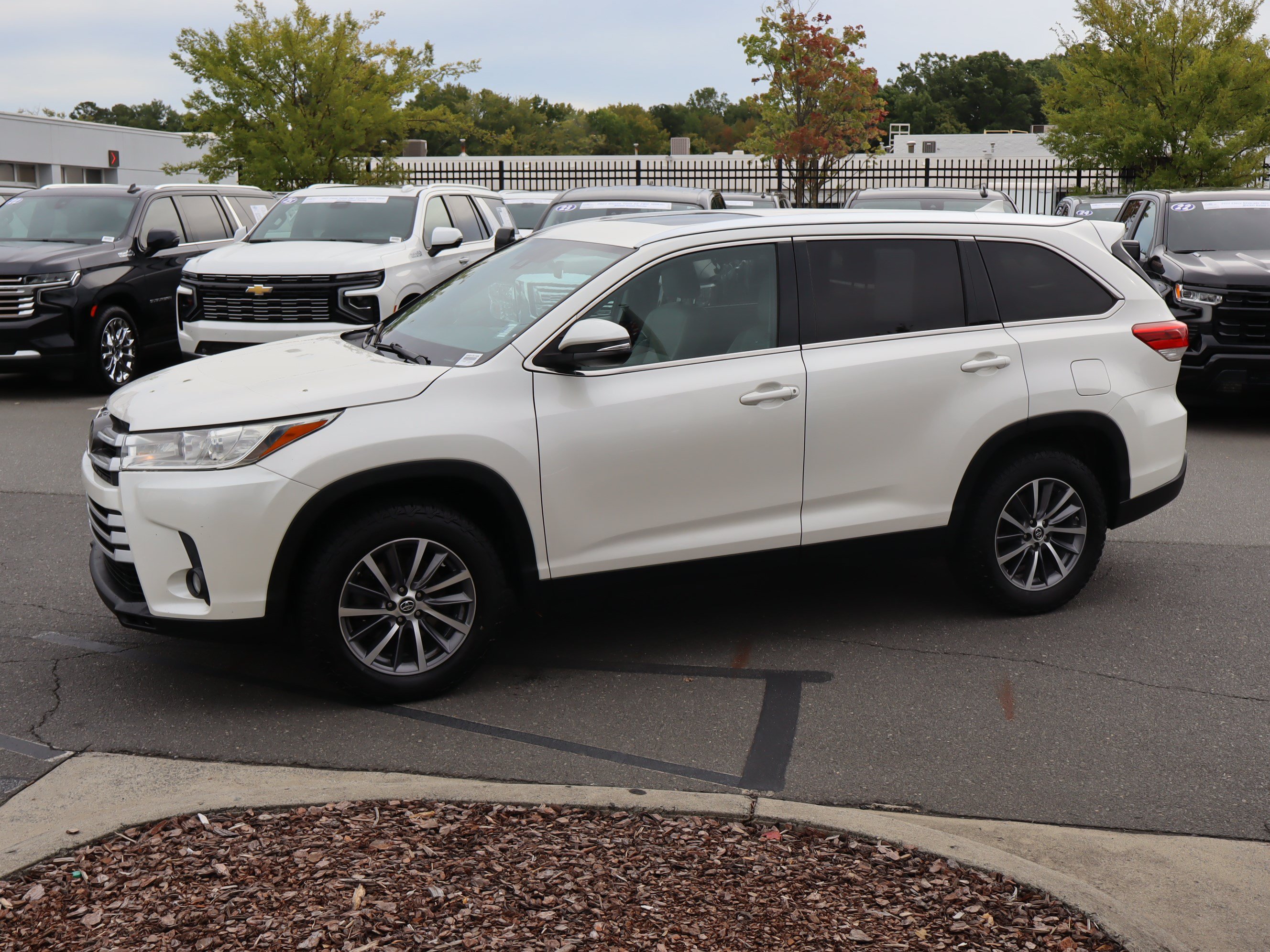 Used 2019 Toyota Highlander XLE FWD image 7