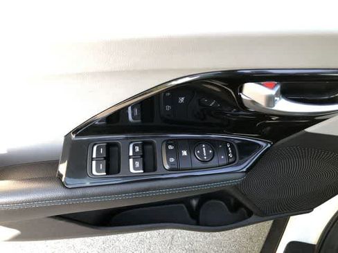 Used 2019 Kia Niro EX FWD image 30