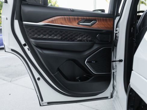 Used 2022 Jeep Grand Cherokee Summit image 33