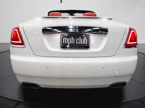 Used 2017 Rolls-Royce Dawn RWD image 38