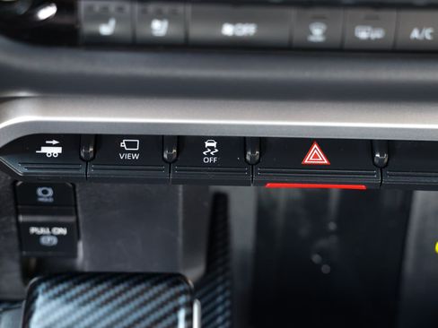 Used 2024 Toyota Tundra Platinum AWD/4WD image 38
