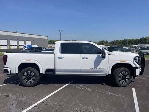 Used 2026 GMC Sierra 2500 Denali w/ Denali Reserve Package AWD/4WD image 2