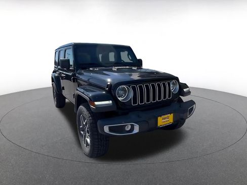 Used 2025 Jeep Wrangler Unlimited Sahara AWD/4WD image 2