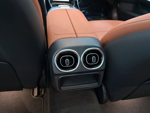 Used 2025 Mercedes-Benz C 300 Sedan image 21