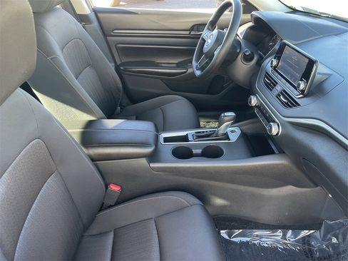Used 2024 Nissan Altima 2.5 S image 10