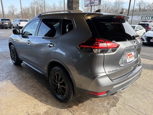 Used 2018 Nissan Rogue SV image 8