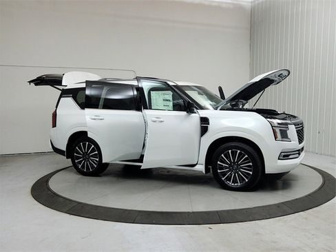 New 2026 Nissan Armada Platinum Reserve image 9