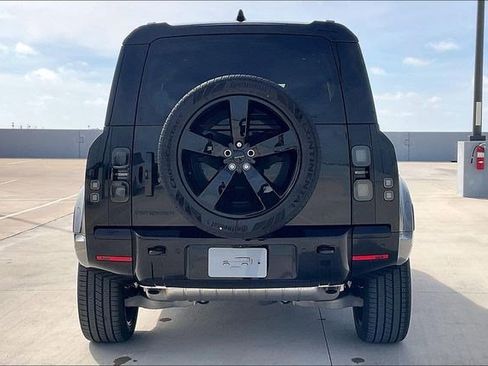 New 2026 Land Rover Defender 110 X-Dynamic SE image 4