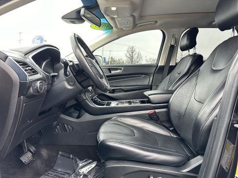 Used 2019 Ford Edge Titanium w/ Equipment Group 301A image 17