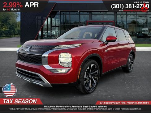 Used 2023 Mitsubishi Outlander SE image 2