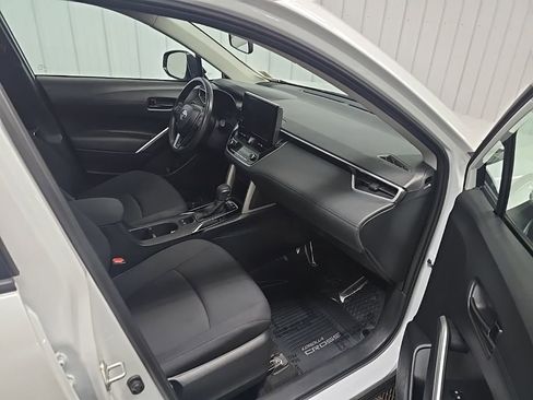 Used 2023 Toyota Corolla Cross LE w/ Moonroof Package AWD/4WD image 16