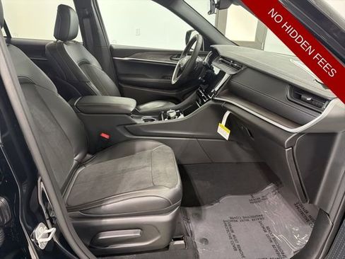 New 2026 Jeep Grand Cherokee Altitude AWD/4WD image 23