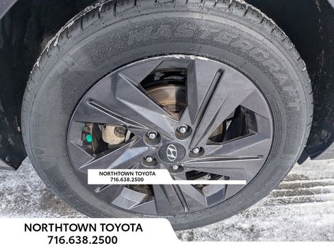 Used 2023 Hyundai Elantra SEL image 40