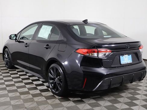 Used 2025 Toyota Corolla SE FWD image 6