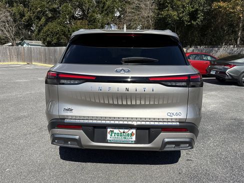 Used 2023 INFINITI QX60 Sensory w/ Vision Package image 4