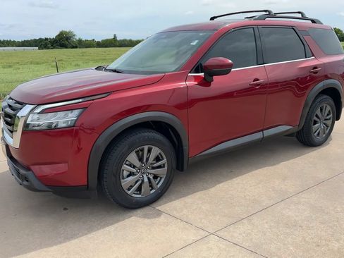 Used 2022 Nissan Pathfinder SV FWD image 4