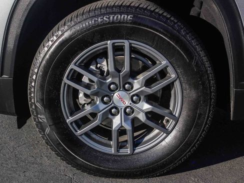 Used 2025 GMC Acadia Elevation image 11