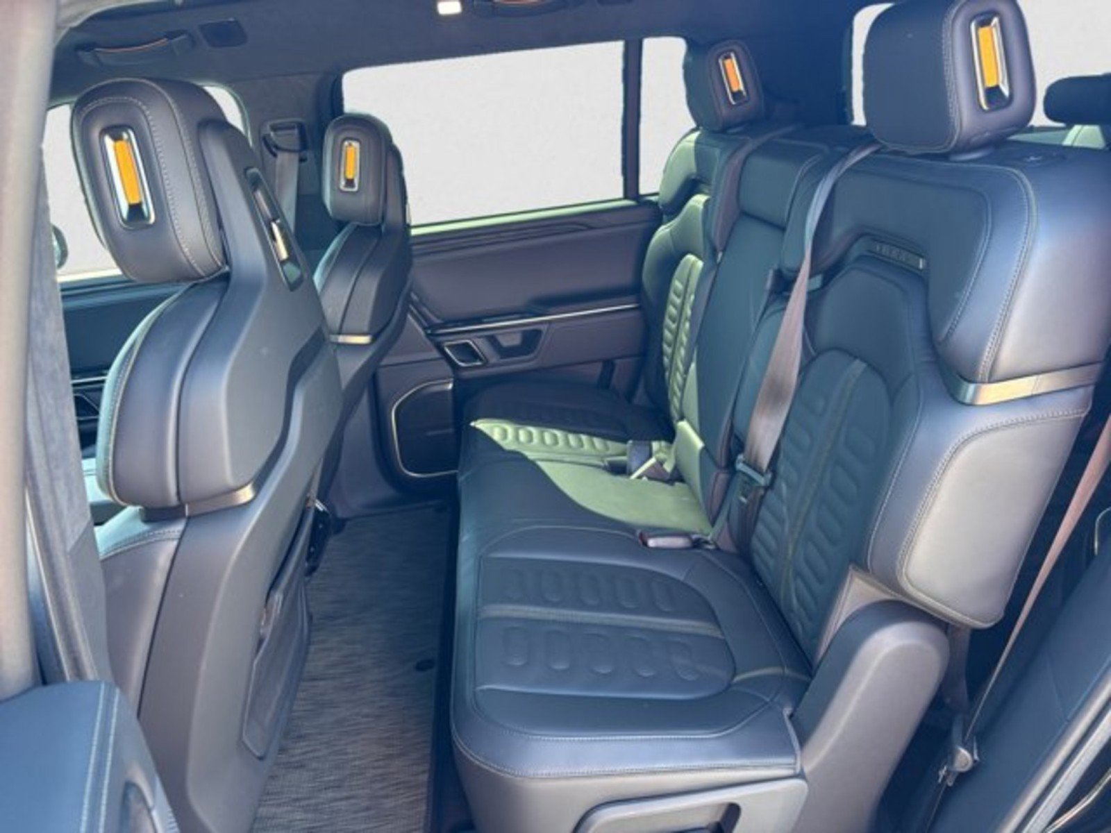 Used 2022 Rivian R1S Launch Edition Quad AWD/4WD image 18