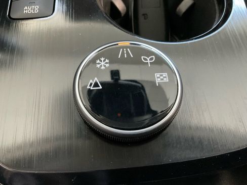 Used 2023 Nissan Rogue SV image 18