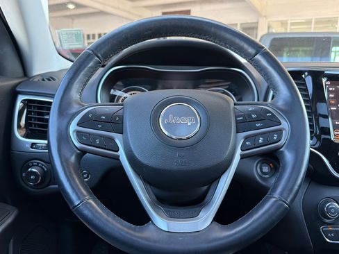 Used 2019 Jeep Cherokee Limited w/ Luxury Group AWD/4WD image 24