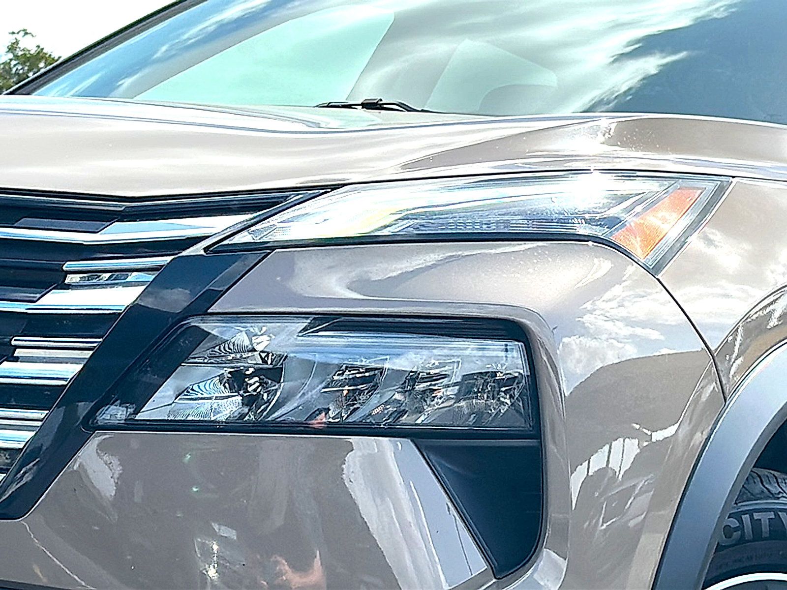 Used 2025 Nissan Rogue SV FWD image 4