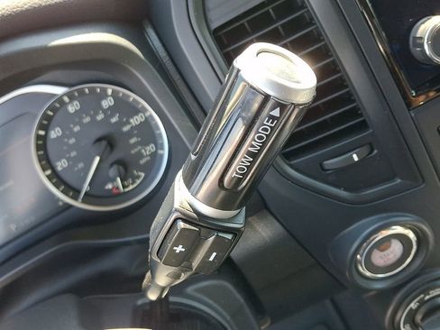 Used 2023 Nissan Titan SV w/ SV Convenience Package AWD/4WD image 14