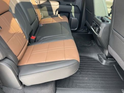 Used 2024 Chevrolet Silverado 1500 High Country image 11