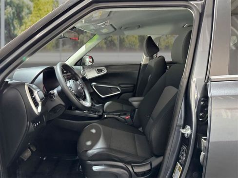 Used 2023 Kia Soul LX w/ Option Group 015 FWD image 9