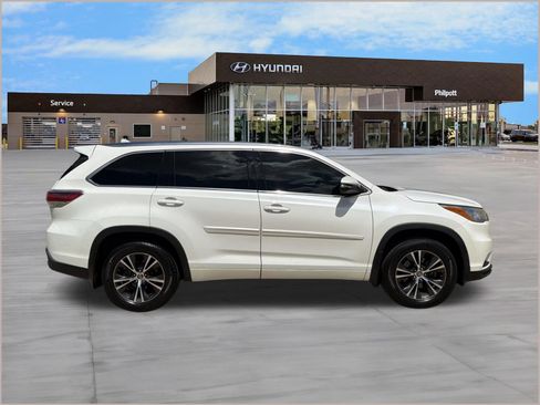 Used 2016 Toyota Highlander XLE FWD image 8