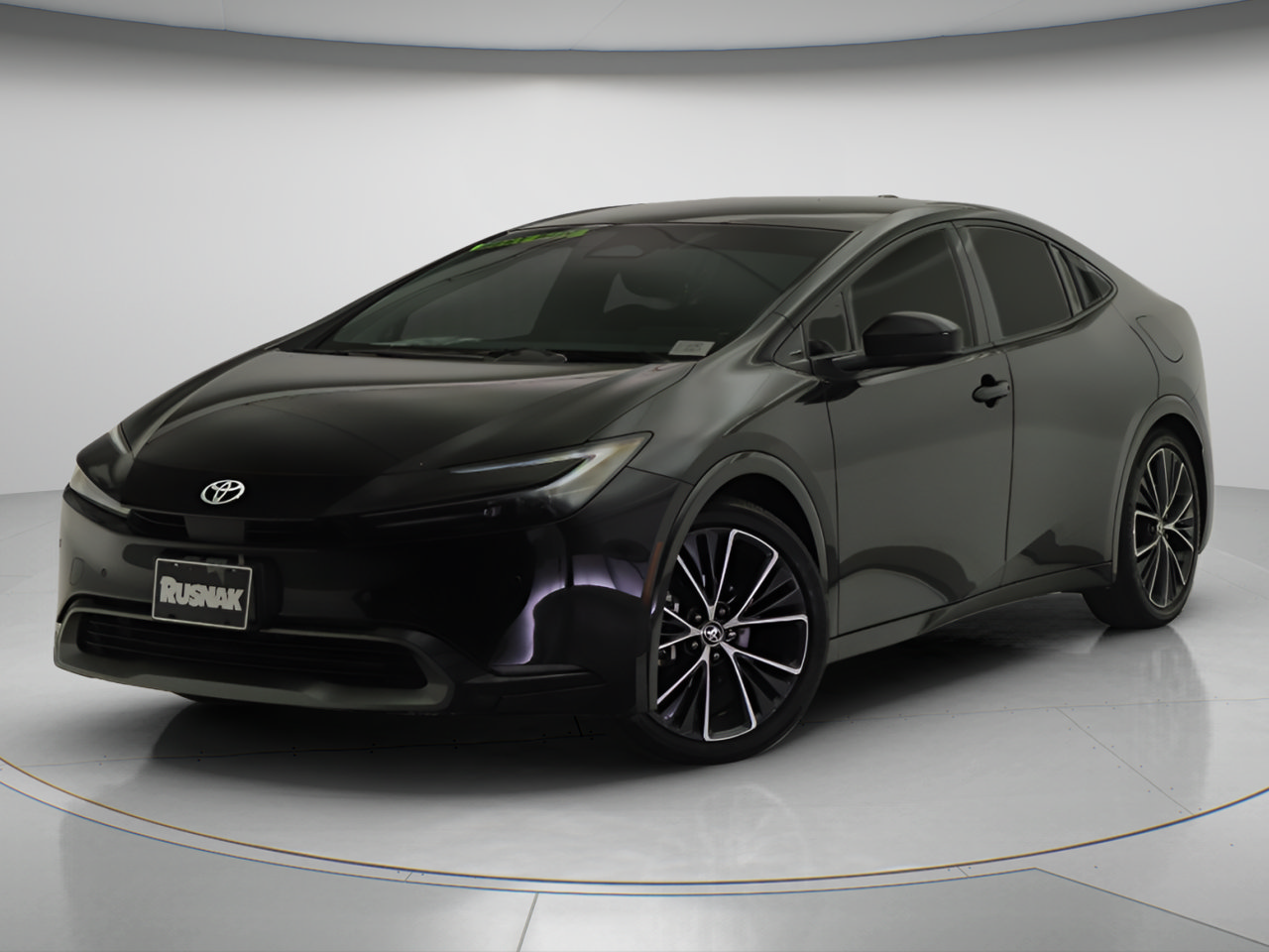 Used 2024 Toyota Prius XLE FWD image 3