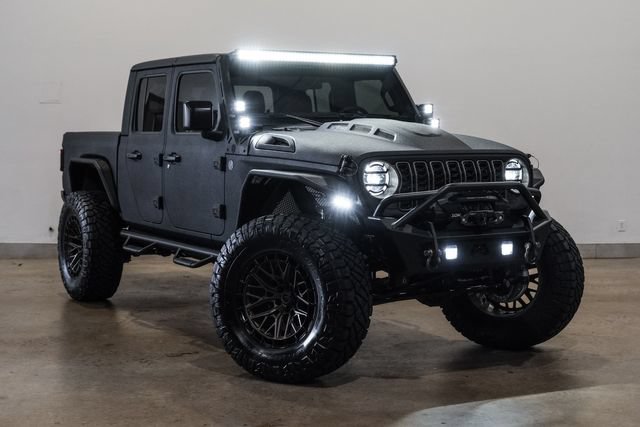 Used 2025 Jeep Gladiator Sport AWD/4WD image 4