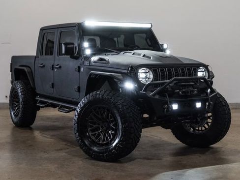 Used 2025 Jeep Gladiator Sport AWD/4WD image 4