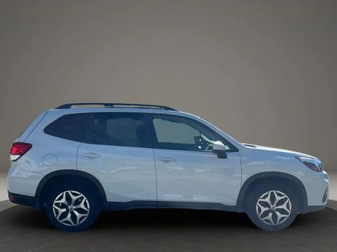 Used 2020 Subaru Forester Premium image 8