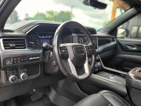 Used 2021 GMC Yukon XL Denali w/ Denali Premium Package AWD/4WD image 9